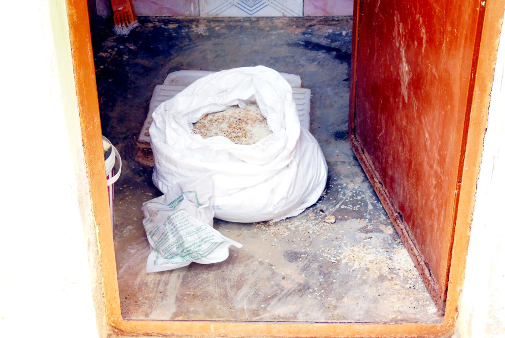 ಸಹಾಯಕಿ, ಶಿಕ್ಷಕಿ ವರ್ಗಾವಣೆಗೆ ಒತ್ತಾಯಿಸಿ ಧರಣಿ